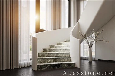 Montažna montaža v marmornatih krilih Verde Alpi